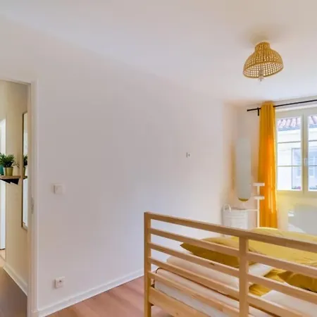 Apartment 2 Bedroom In The Heart Of *