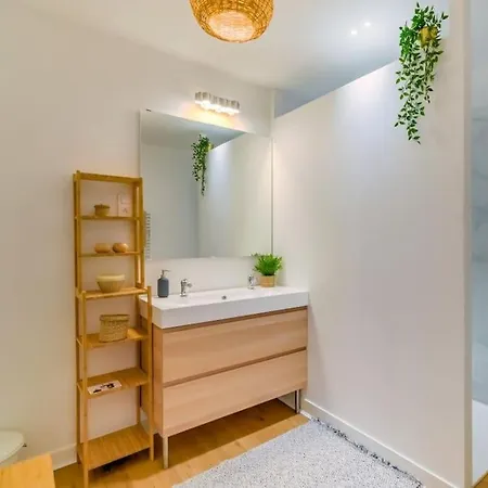 Apartment 2 Bedroom In The Heart Of *